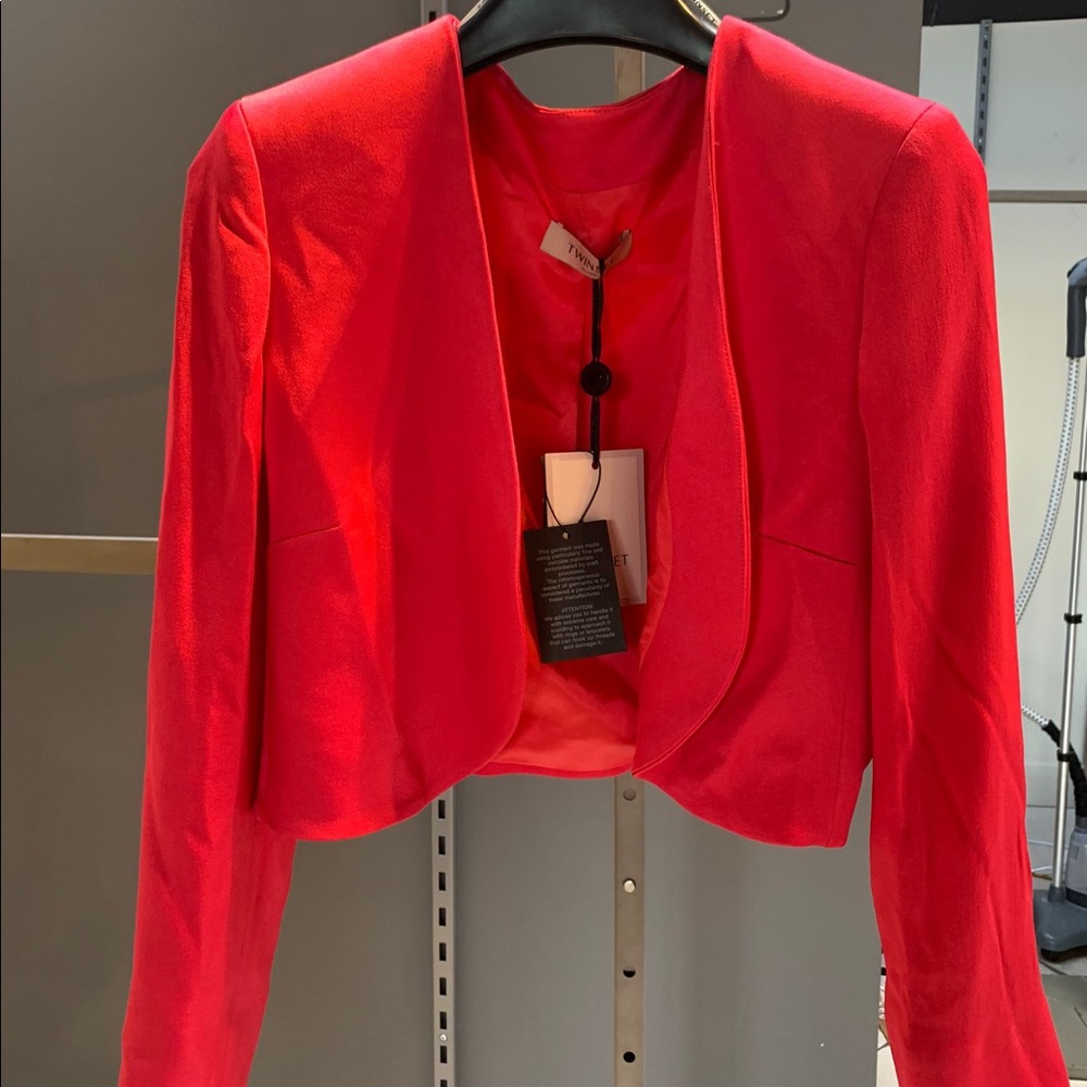 Bolero Jackets in red or black